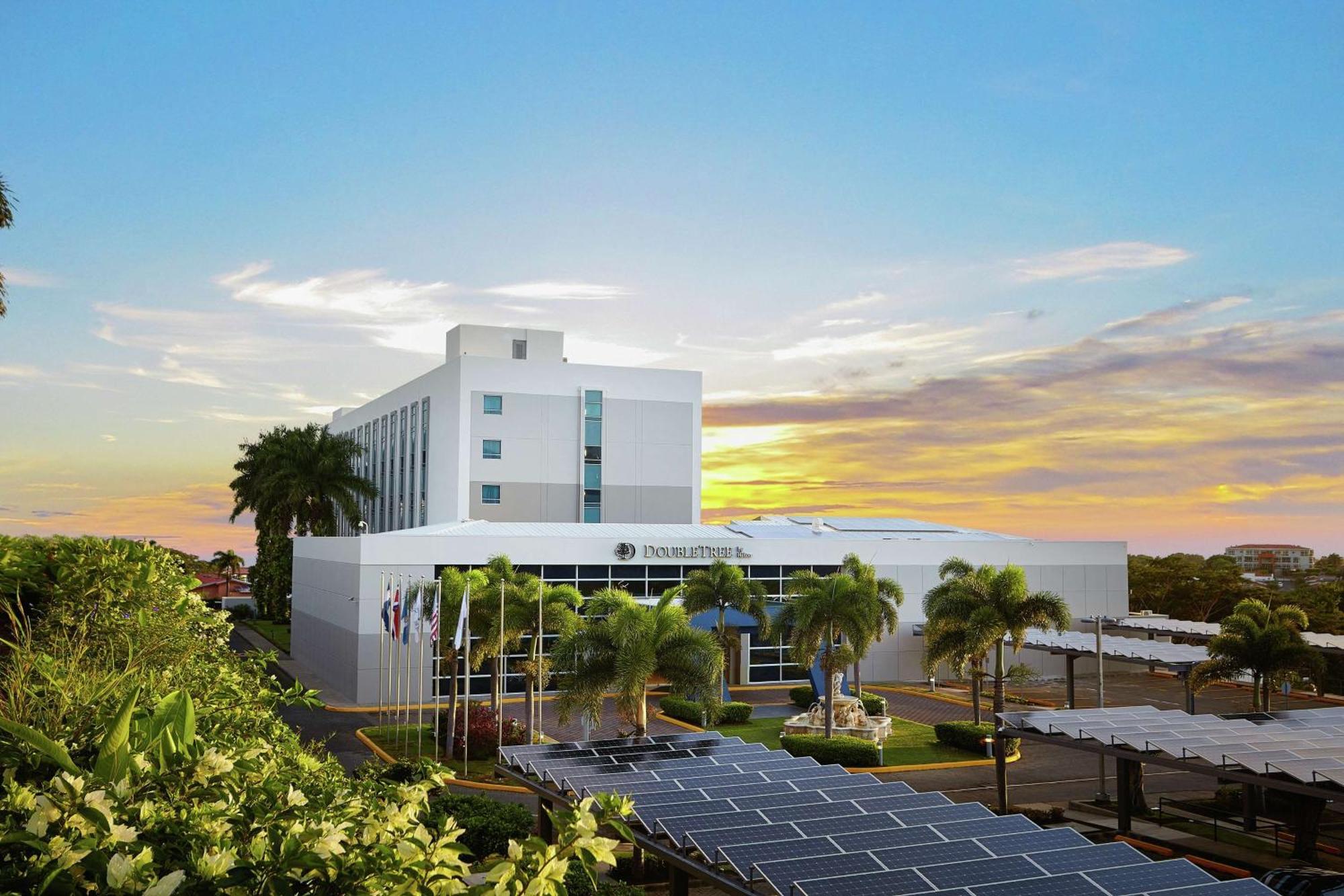 Hotel Doubletree By Hilton Managua Exterior foto